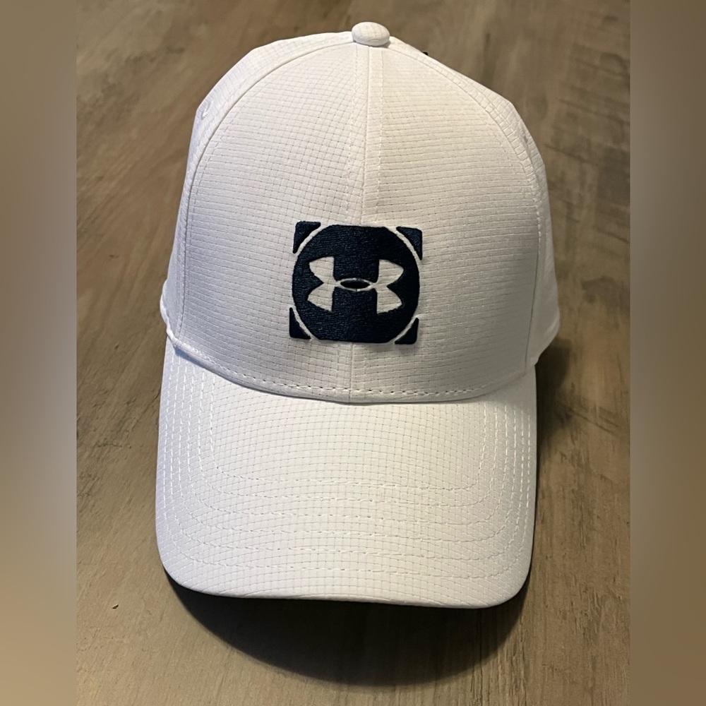 New Under Armour Golf Hat NWT